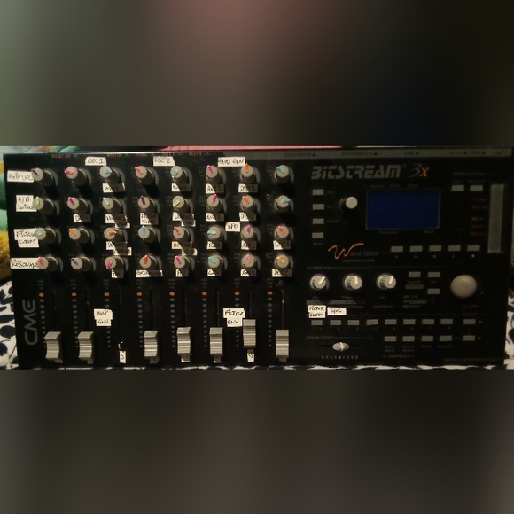 CME Bitstream 3X Midi Controller - Picture 4 of 4